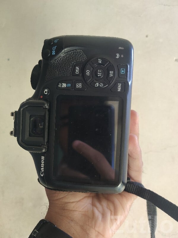 Canon 1300D DSLR with Wi‑Fi