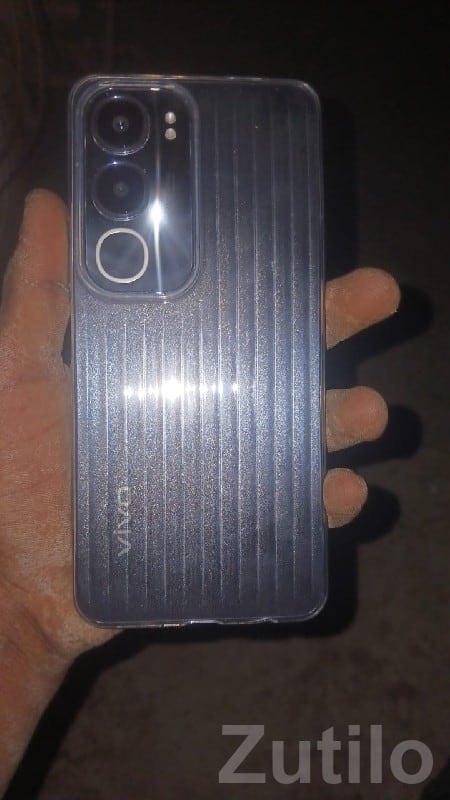 Vivo smartphone with dual camera back
