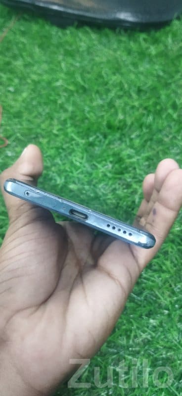 Vivo V27 Sleek Bezel-Less Smartphone - Mobile Phones - Mangrol - Image 3