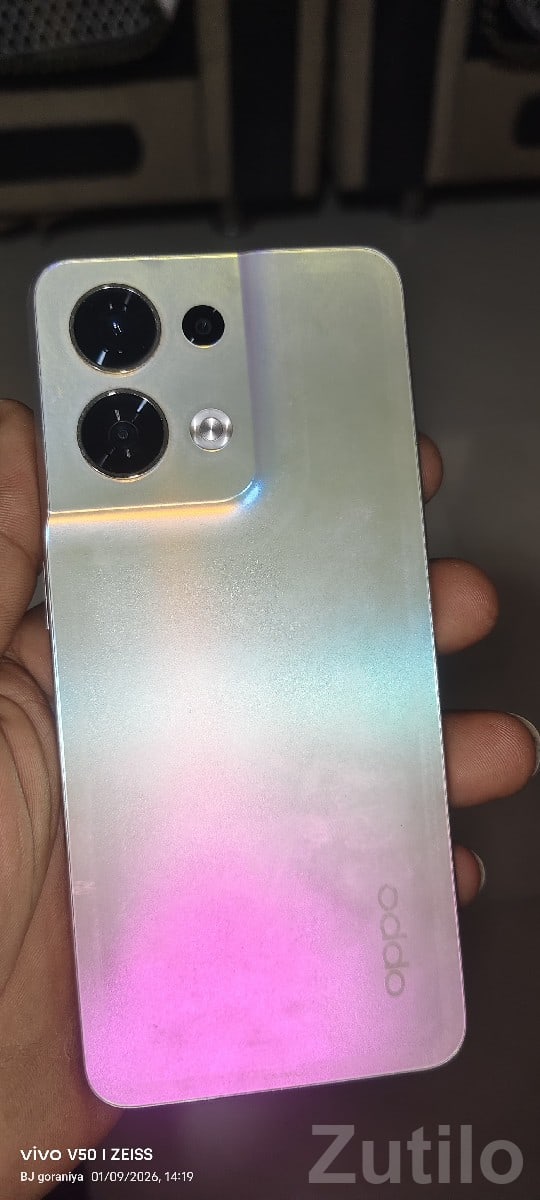 Oppo Reno 8 5G Shimmering Gold Back
