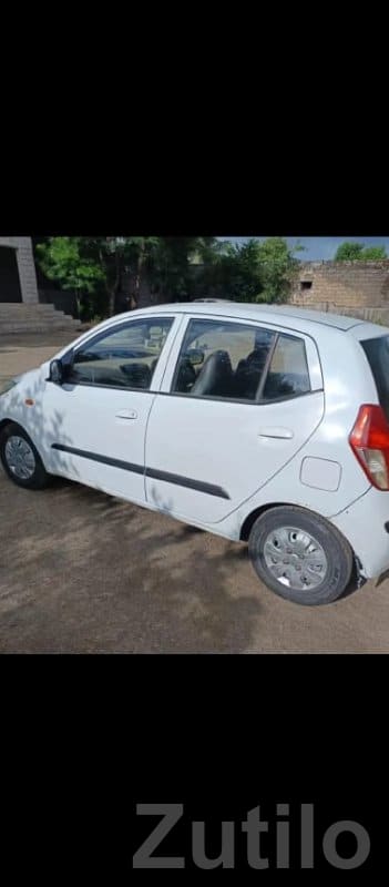 White Hyundai i10 Car in Good Condition - કાર - ઓખા - Image 2