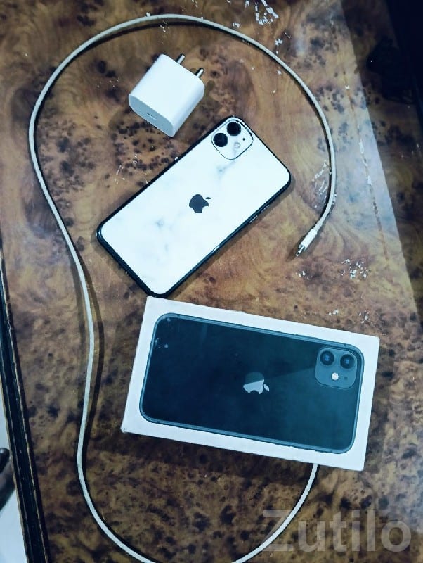 Apple iPhone 11 Black with Box & Charger - મોબાઇલ ફોન - માંગ્રોળ - Image 3