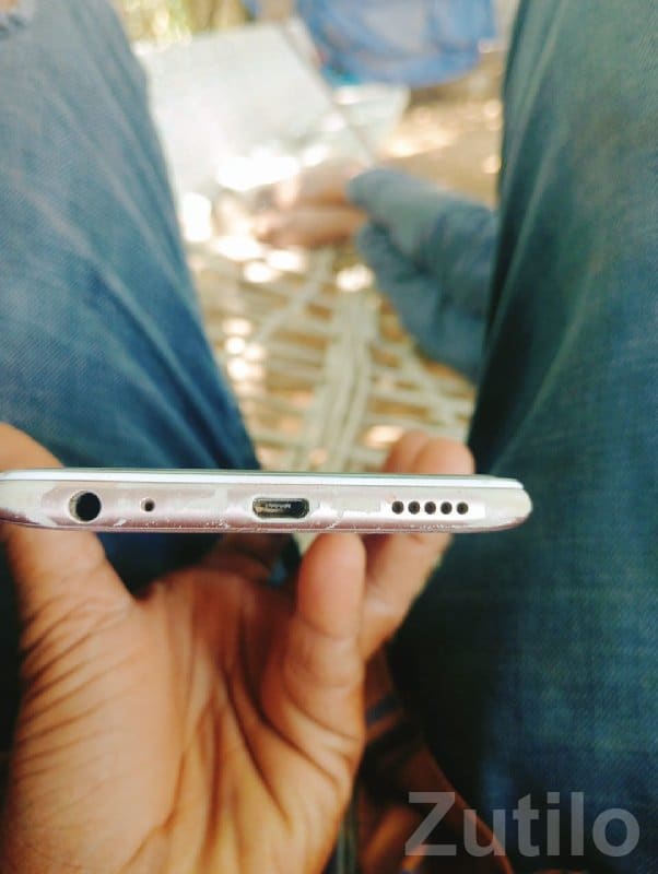 Used Android Smartphone with 3.5mm Jack