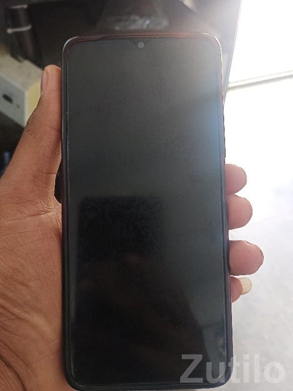 Used Touchscreen Smartphone – Black Used Touchscreen Smartphone – Black