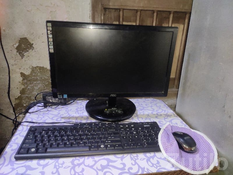 AOC Desktop Computer Setup with Monitor