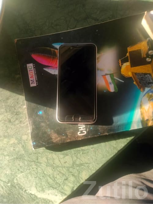 Apple iPhone SE 2 White – Great Condition - મોબાઇલ ફોન - કેશોદ - Image 2