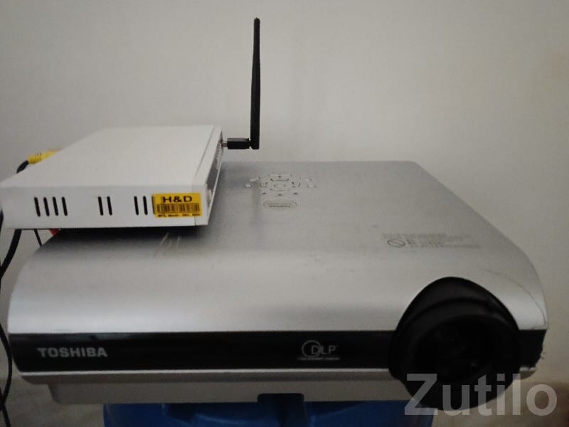 Multimedia Projector with AV & VGA Ports - મોબાઇલ ફોન - ધારી - Image 3