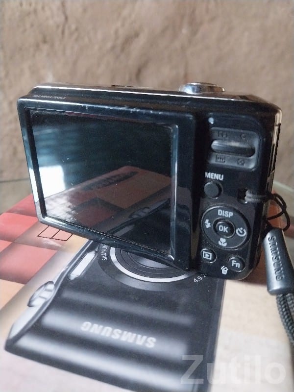 Samsung Digital Camera with Box & Charger Samsung Digital Camera with Box & Charger