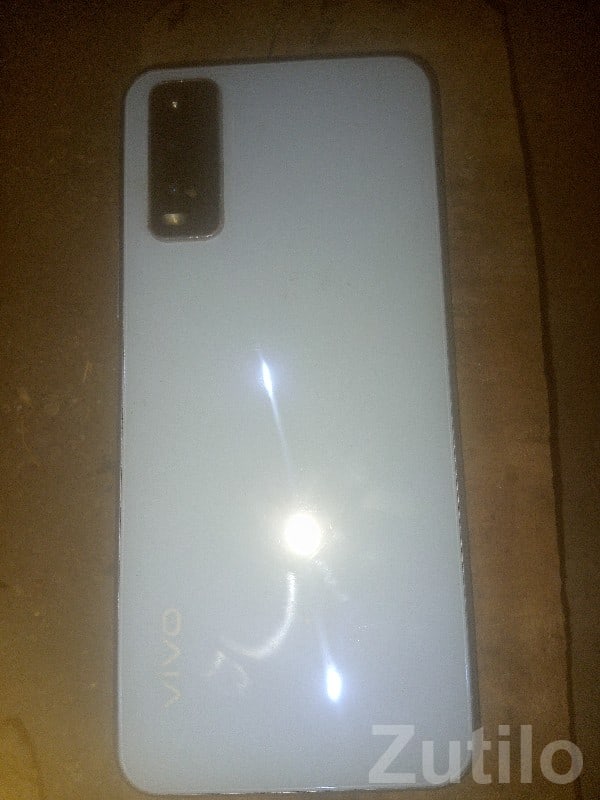 Vivo smartphone 2021 model (broken display) Vivo smartphone 2021 model (broken display)
