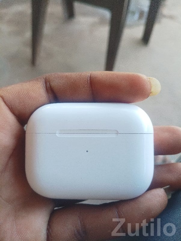 Apple AirPods 2 Wireless Earbuds