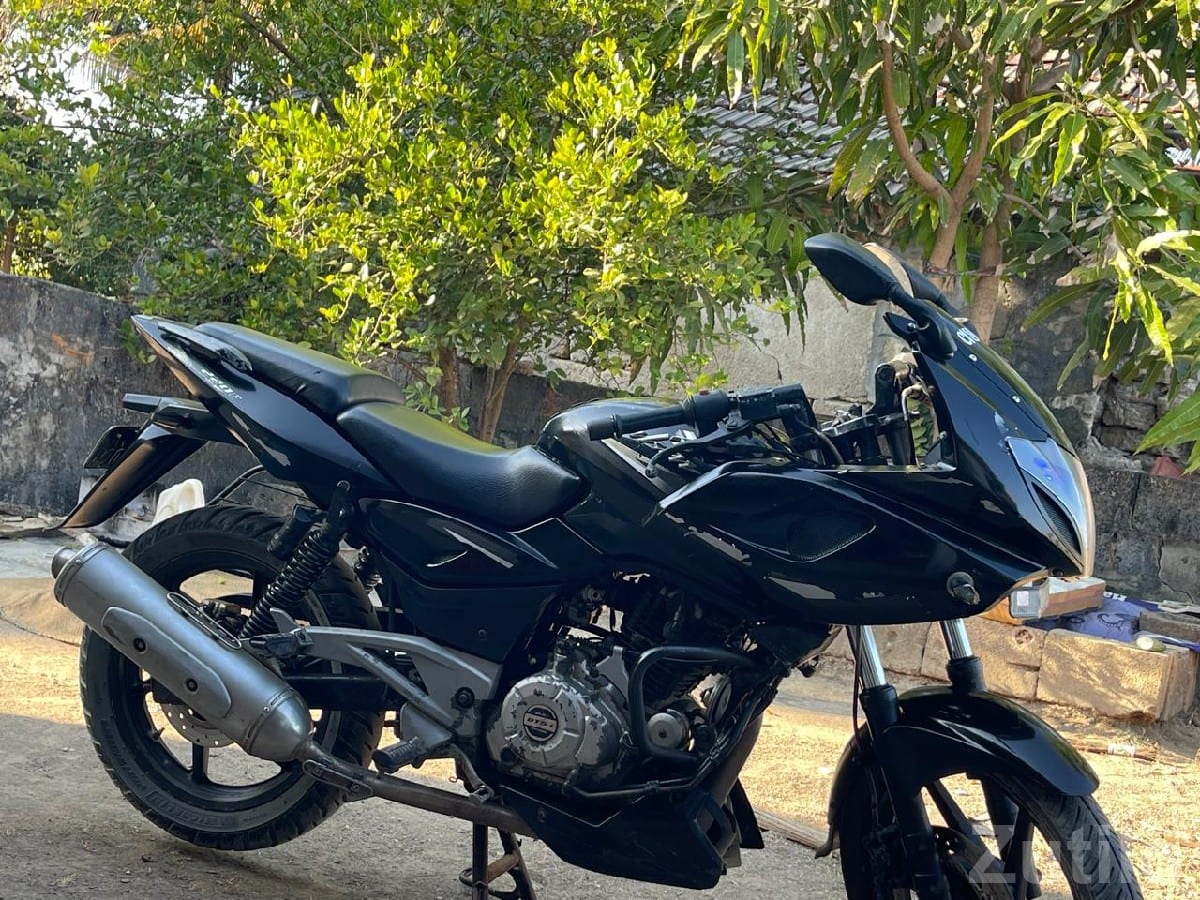 Bajaj Pulsar 220 Black Used Bike