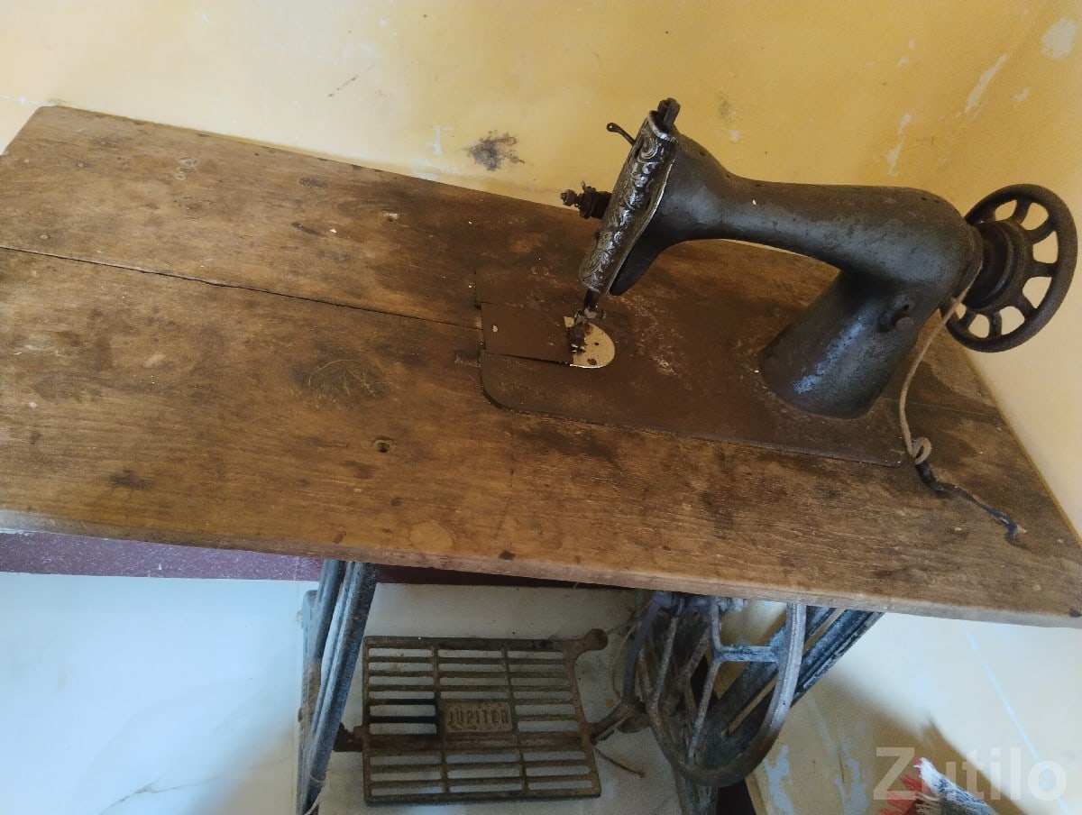 Old Manual Sewing Machine for Repair - Other Industrial Items - Bhanvad - Image 2