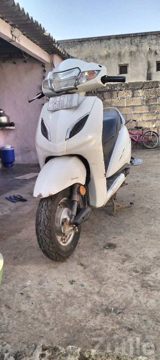 Honda Activa 5G 2019 White Scooter - Bikes - Jamjodhpur - Image 2