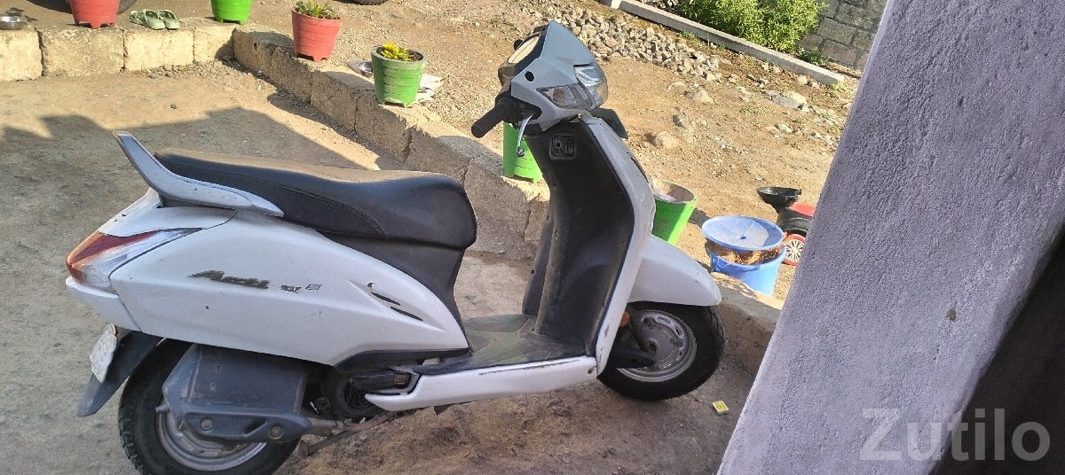 Honda Activa 5G 2019 White Scooter - Bikes - Jamjodhpur - Image 3