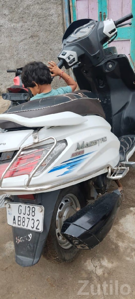 Hero Maestro 2020 White Scooters for Sale - Bikes - Bhanvad - Image 2