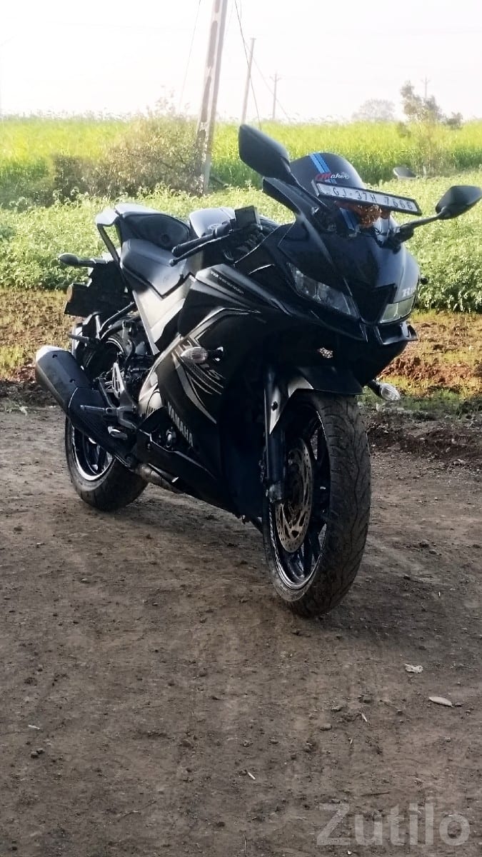 Yamaha R15 V3 Matte Black Bike