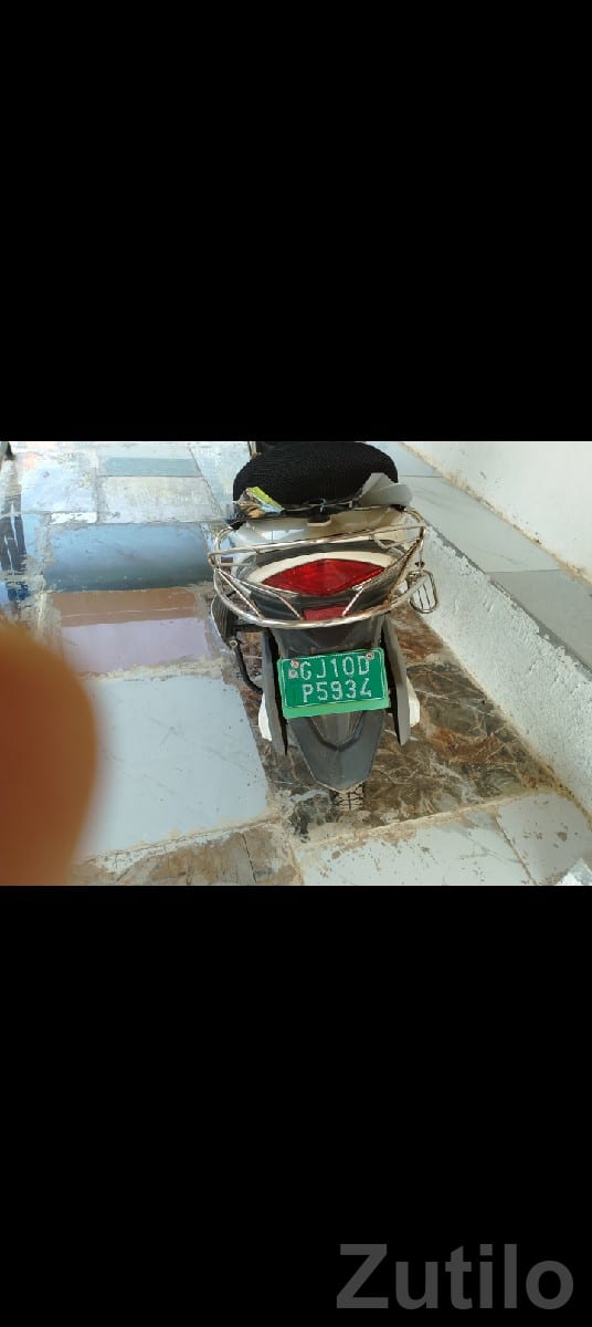 Used Beige Scooter 2022-23 Model - Bikes - Jamjodhpur - Image 3