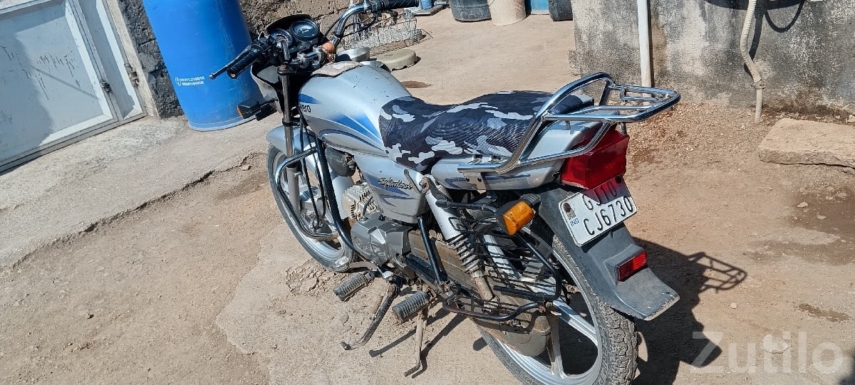 Hero Splendor 2017 Silver Bike for Sale