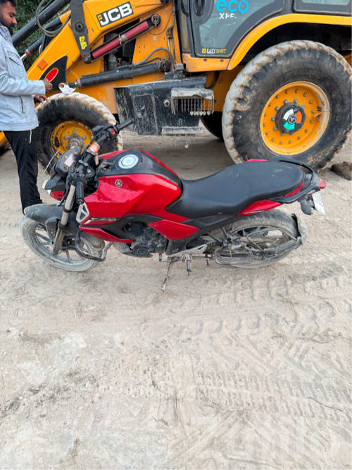 Yamaha FZS V3 Red Used Bike - Bikes - Kodinar - Image 3