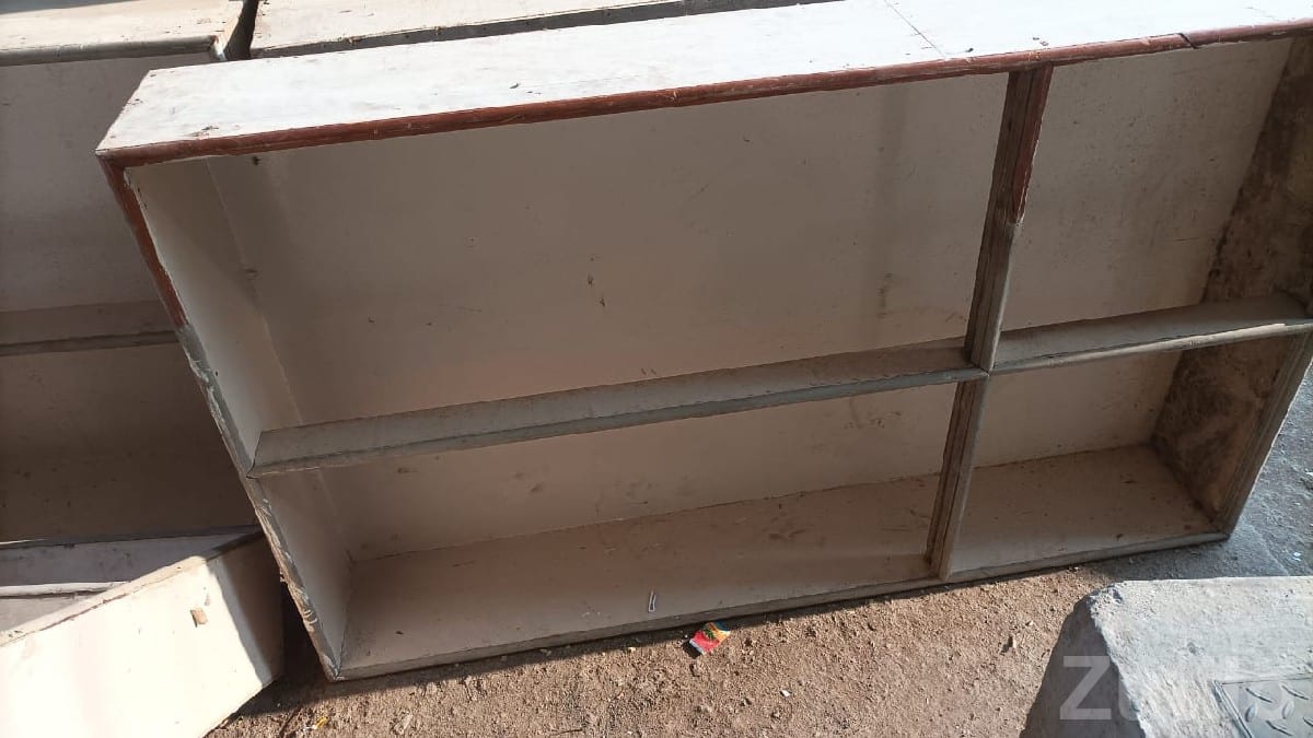 Shop Counter and Small Tables Set - Office Furniture - Veraval - Image 2