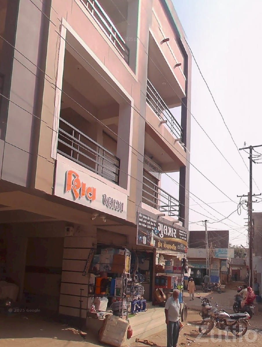 Shop Space for Rent in Main Market