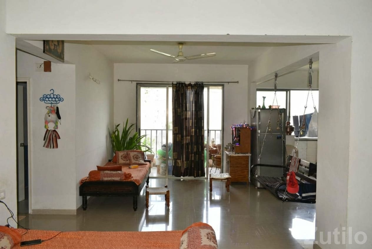 Spacious 3 BHK Flat for Sale 1980 Sq Ft - House for Sale - Detroj-Rampura - Image 2