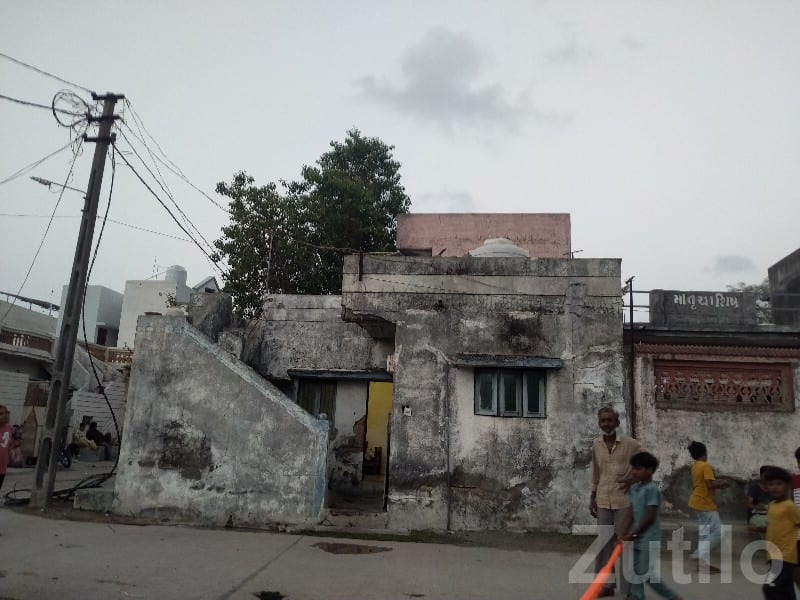 Old House for Sale in Keshod Old House for Sale in Keshod