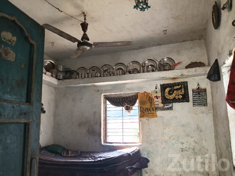 Old House for Sale in Keshod - House for Sale - Keshod - Image 3