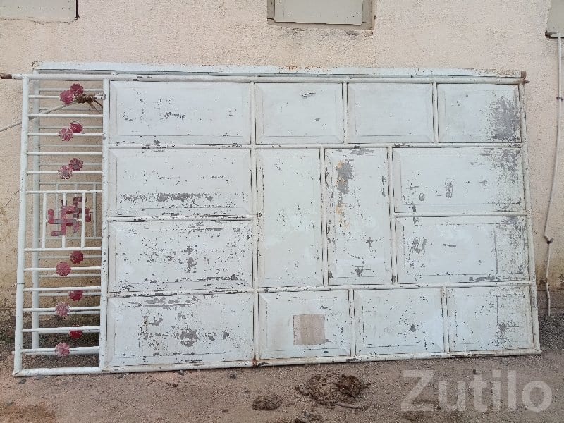 Used Metal Gate / Dellu for Seating Area