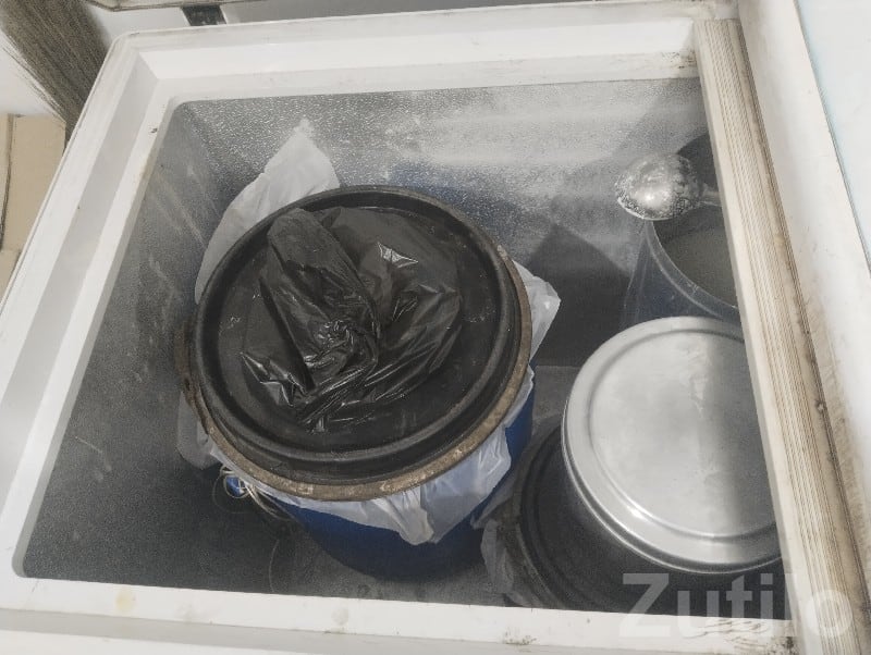Momai Ice Cream Deep Freezer in Good Condition - ફ્રિજ - કલ્યાણપુર - Image 3