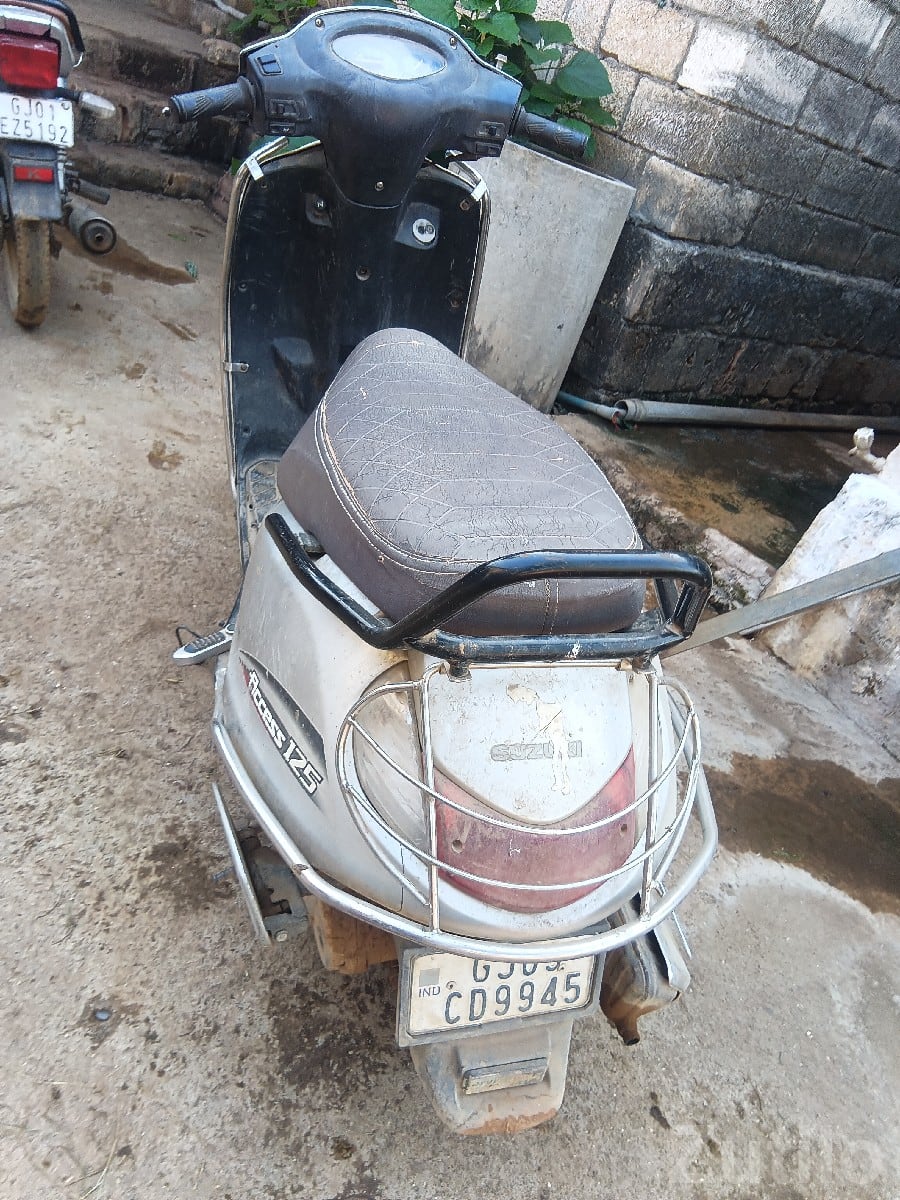 Used Suzuki Access 2008 Scooter for Sale - Bikes - Keshod - Image 2