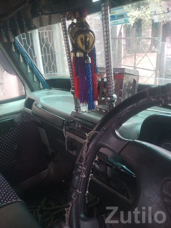 2015 Used Car Interior, 3rd Owner 2015 Used Car Interior, 3rd Owner