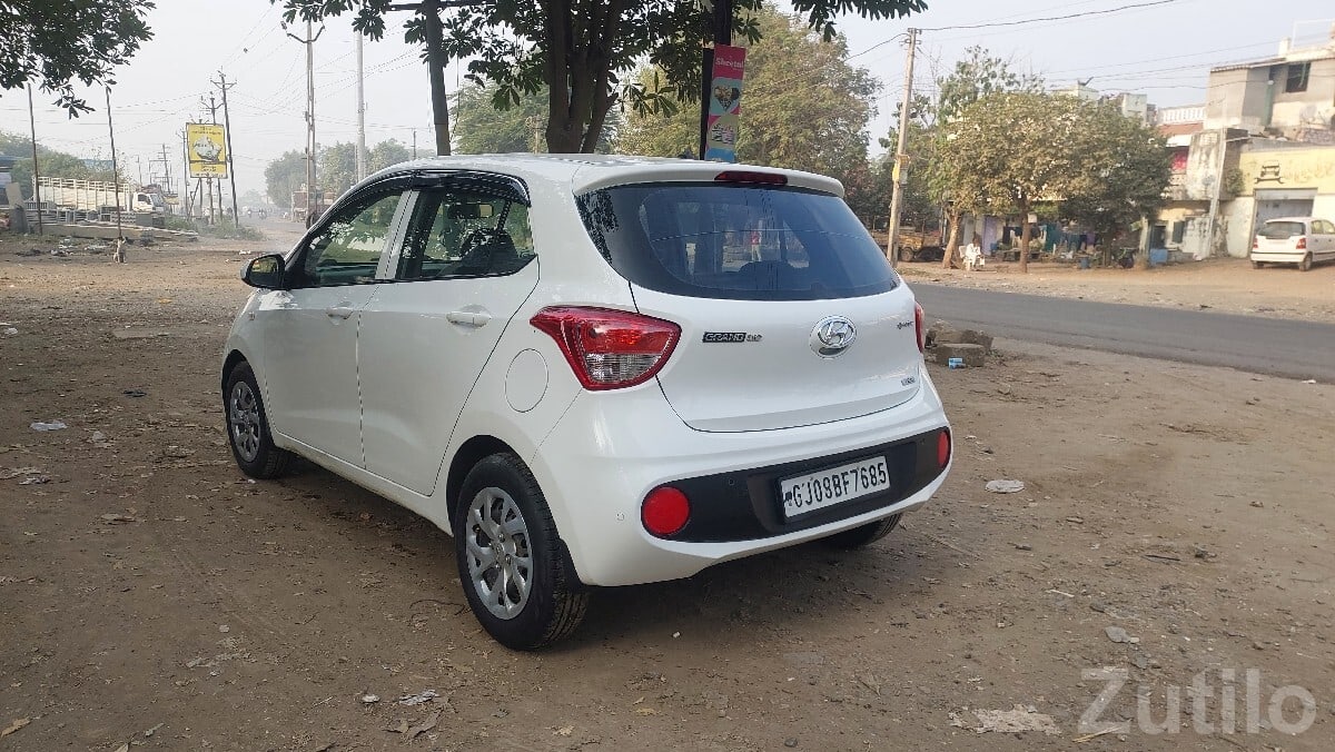 Hyundai Grand i10 Sport 2017 Diesel 1st Owner - Cars - Upleta - Image 2