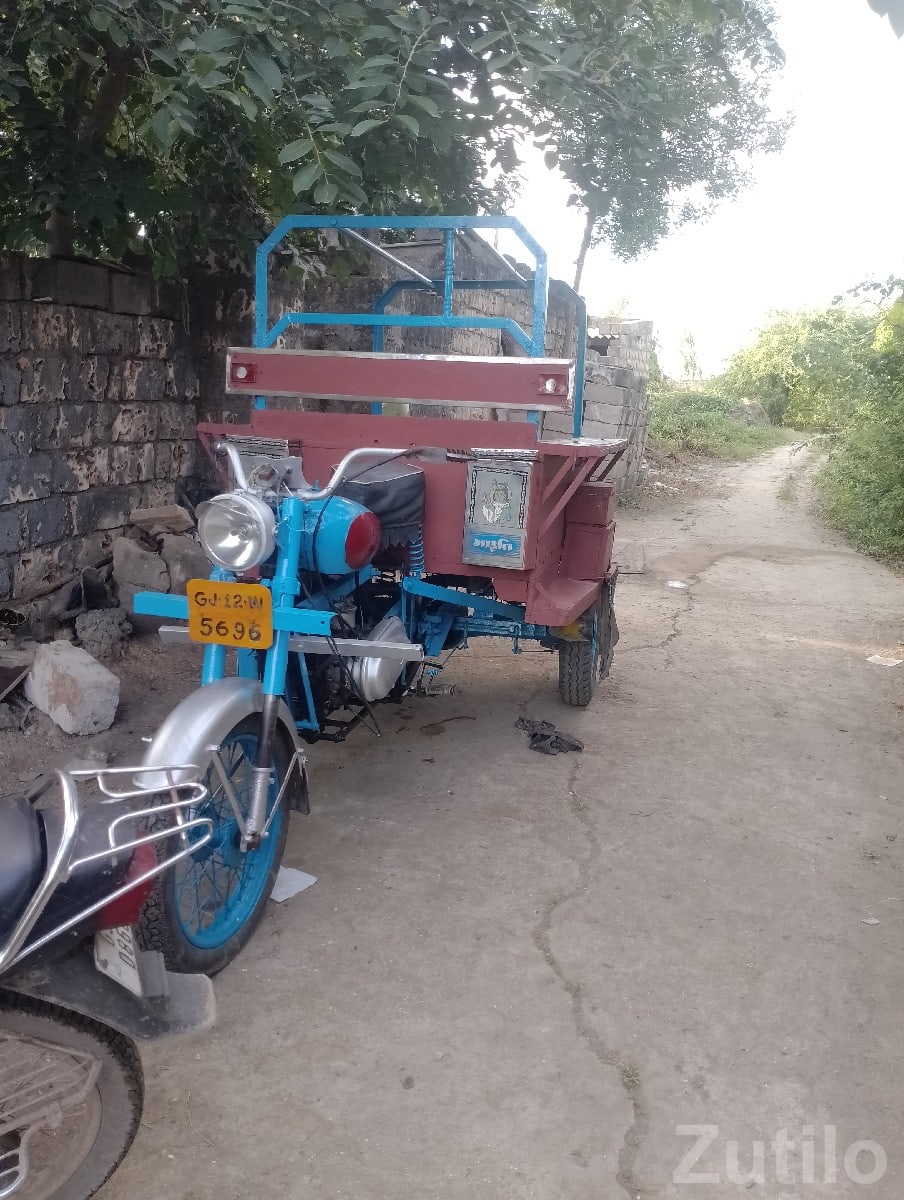 Used Cargo Three Wheeler 7.5 HP 2002 Used Cargo Three Wheeler 7.5 HP 2002