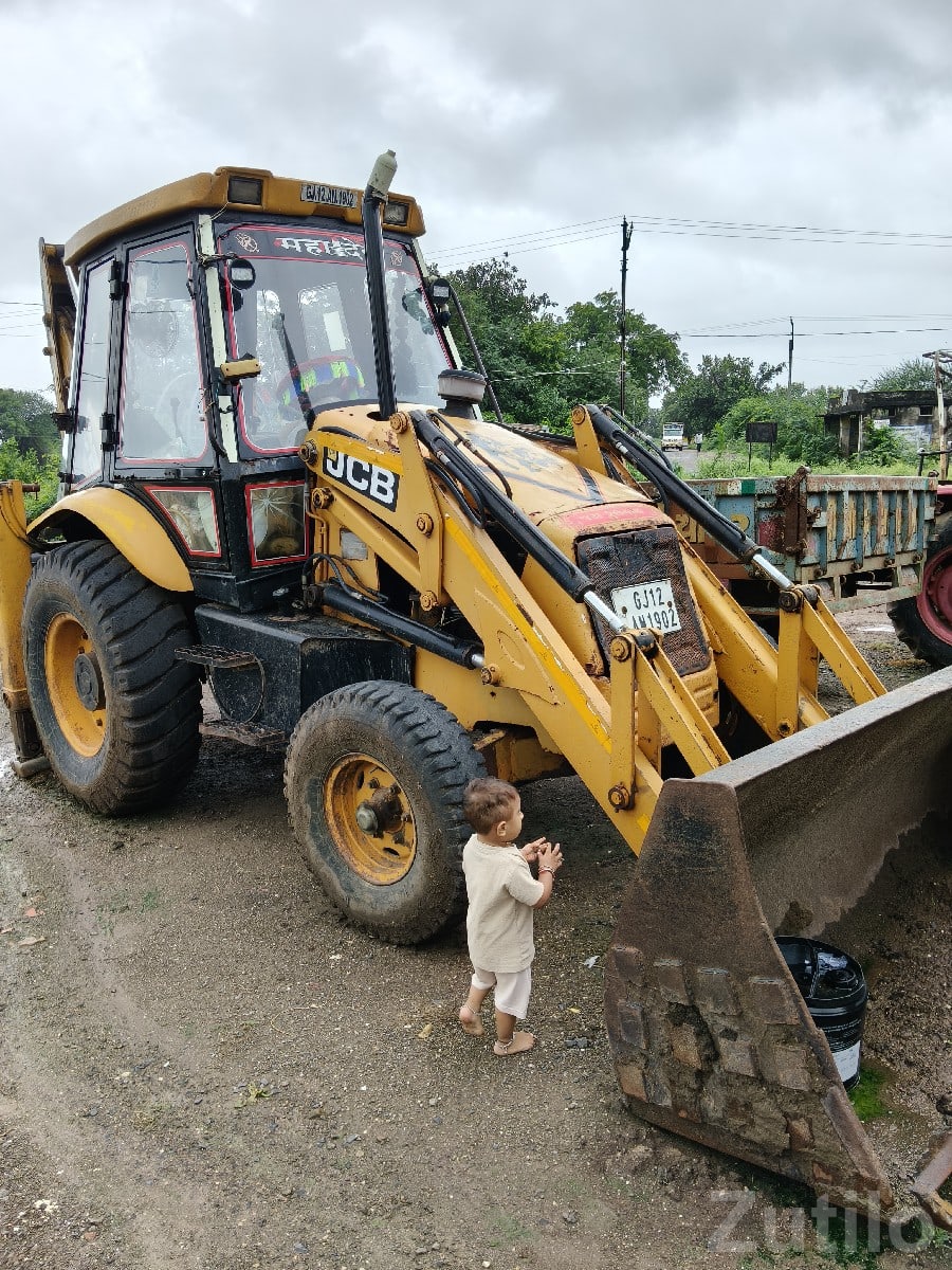 JCB Backhoe Loader 2010 Model for Sale - બાંધકામના વાહનો - જફરાબાદ - Image 3