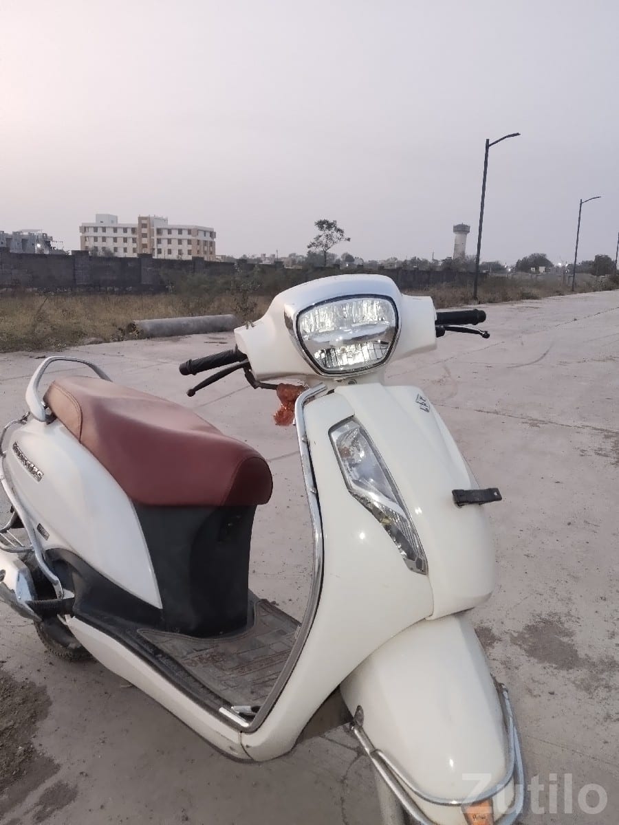 Suzuki Access 125 White 2022 Scooter - Bikes - Keshod - Image 3