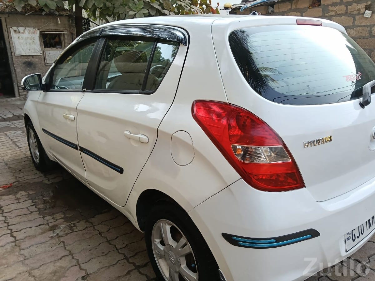 Hyundai i20 Asta CNG 2011 for Sale - કાર - બાગસરા - Image 3
