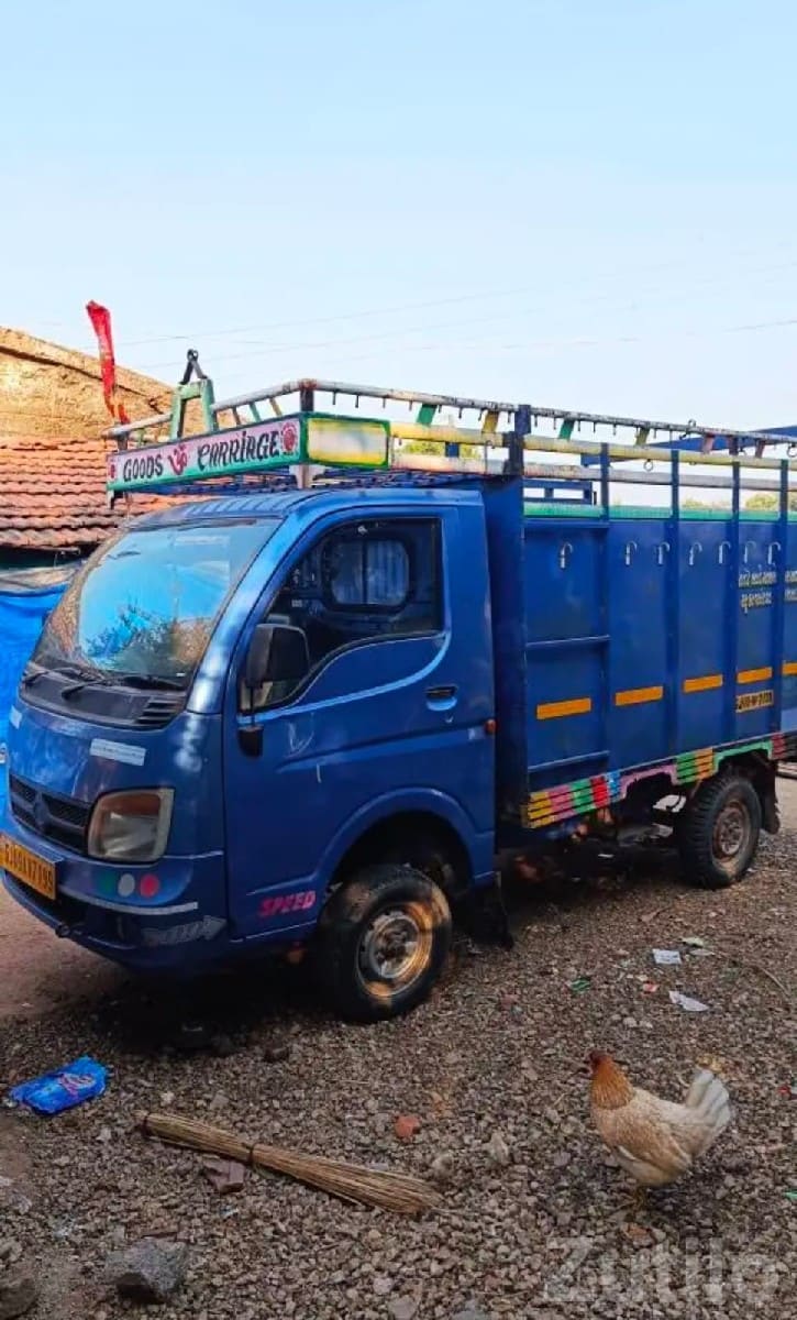 Bolero Chhota Hathi Goods Vehicle Rental
