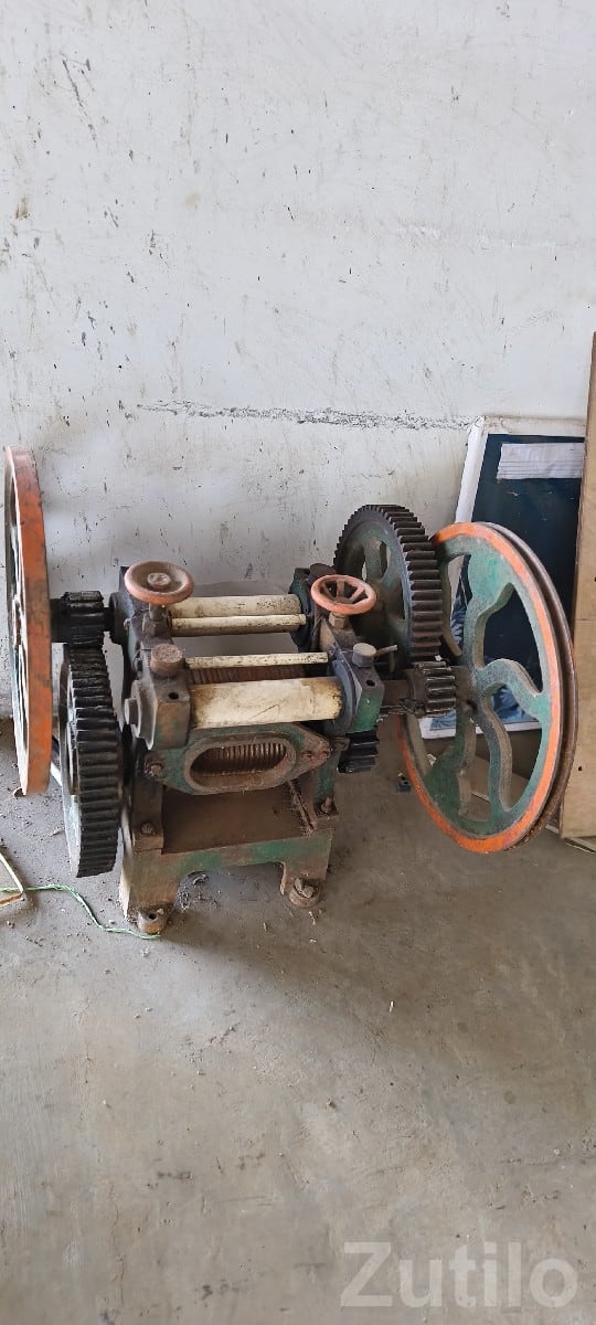 Used Sugarcane Crusher Machine with Motor - Machinery - Keshod - Image 2