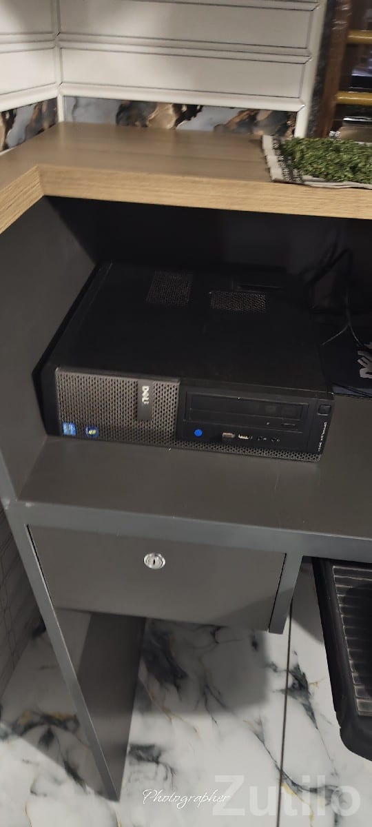 Dell Desktop PC with Office Table Setup Dell Desktop PC with Office Table Setup