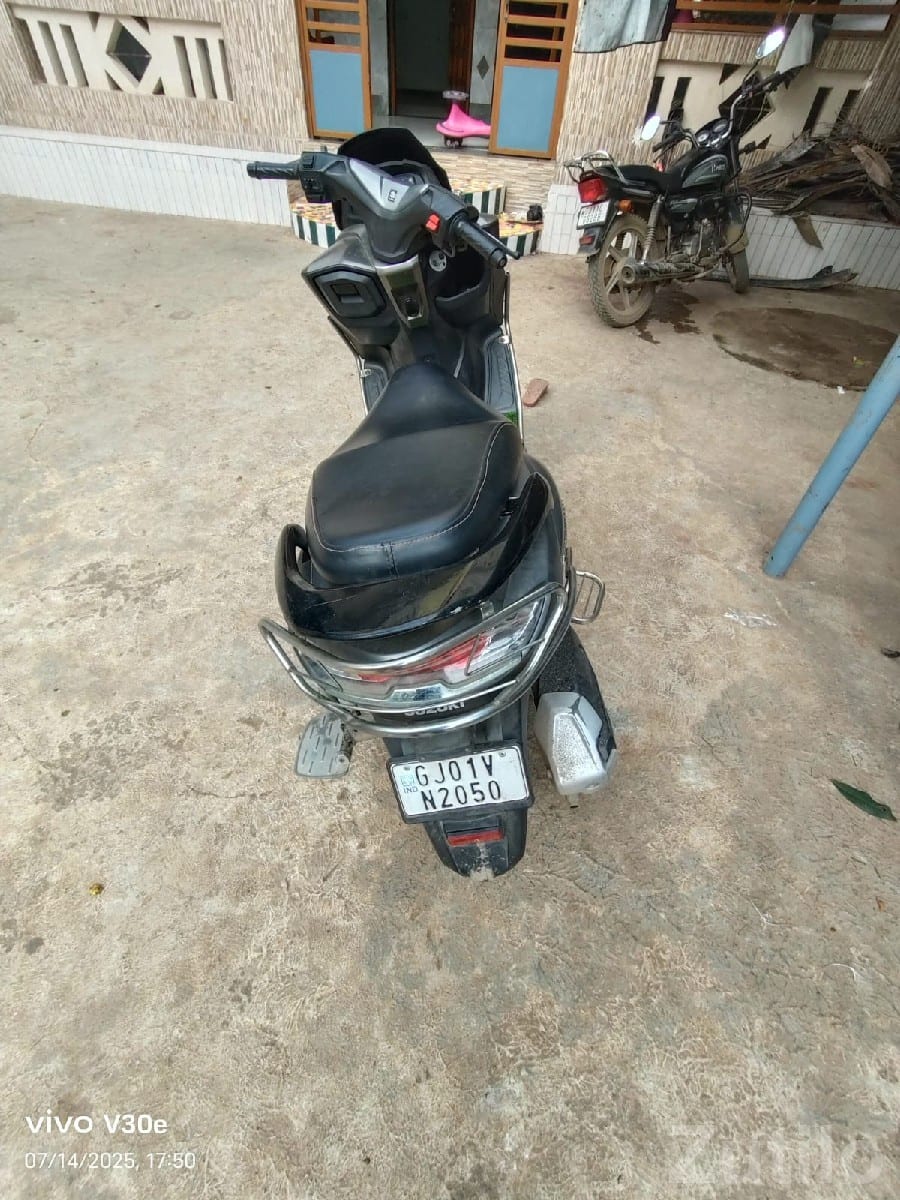 Suzuki Burgman 2021 Scooter for Sale - બાઇક્સ - માંગ્રોળ - Image 2