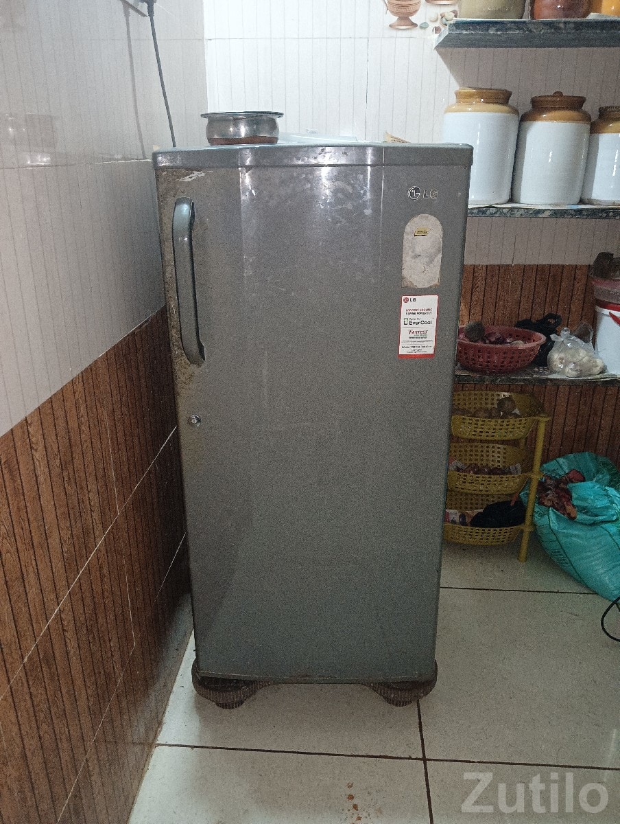 LG Single Door Refrigerator 5 Years Used - Refrigerators - Bhanvad - Image 3