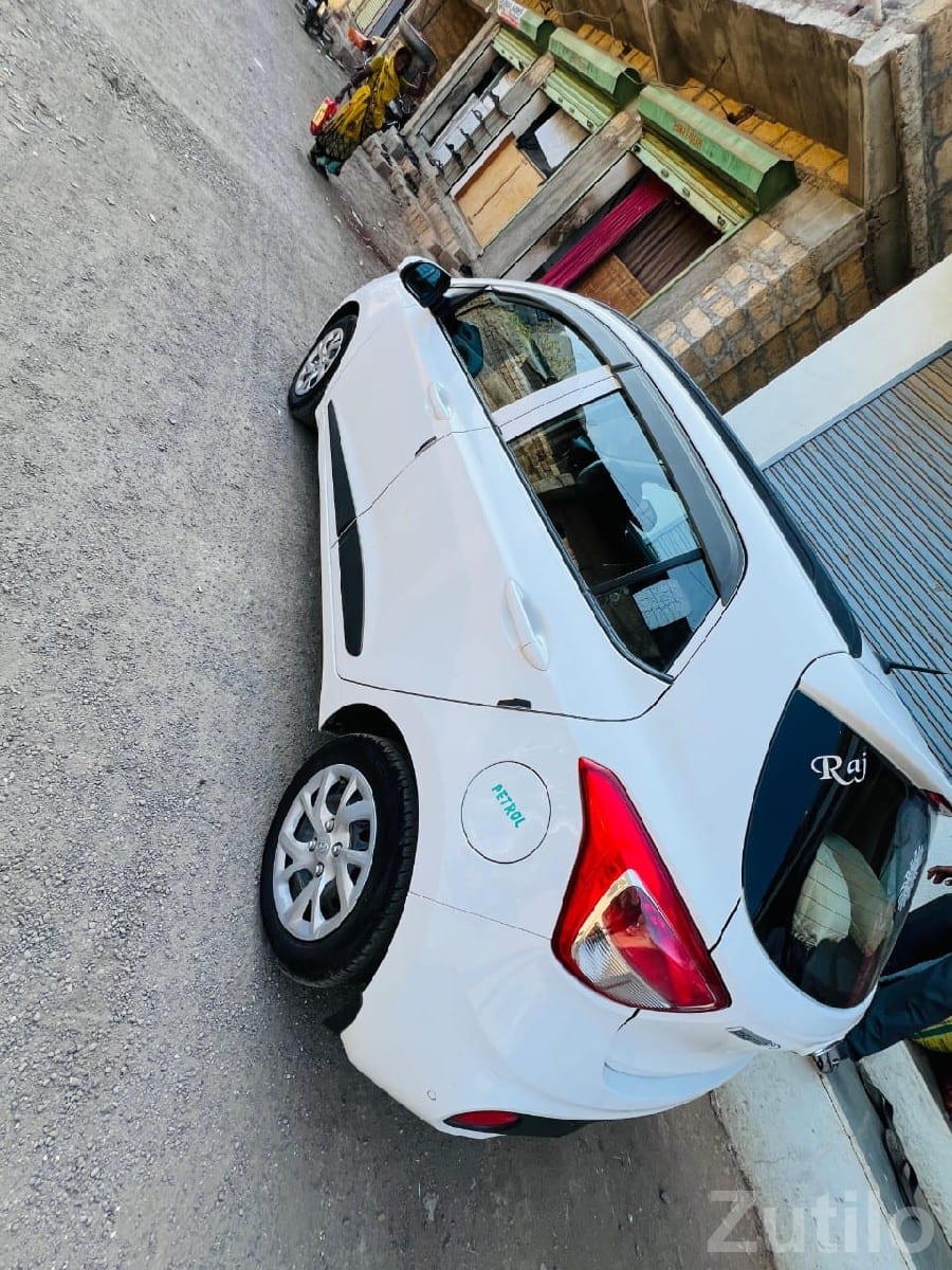 Hyundai Grand i10 white petrol car - Cars - Bhesan - Image 3