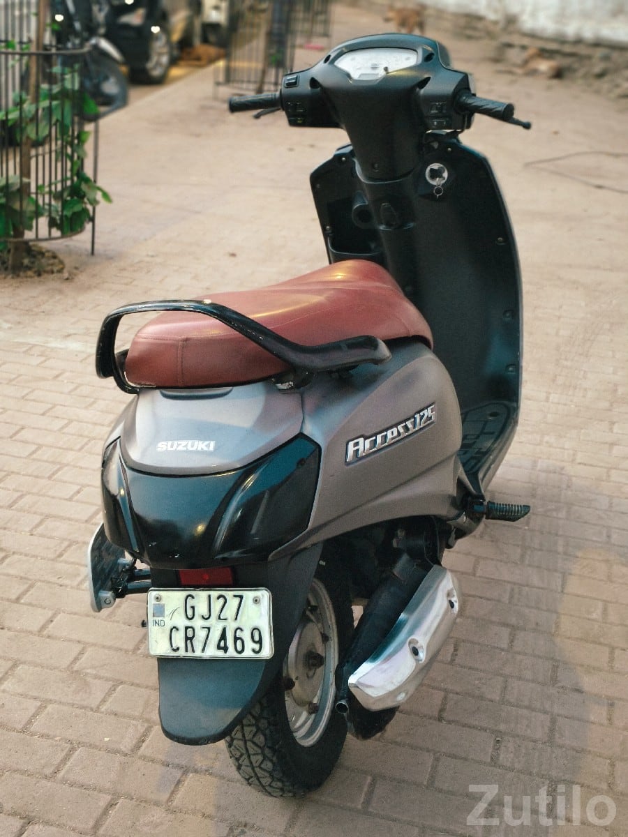 2019 Suzuki scooter in top condition - બાઇક્સ - ભેસાણ - Image 3