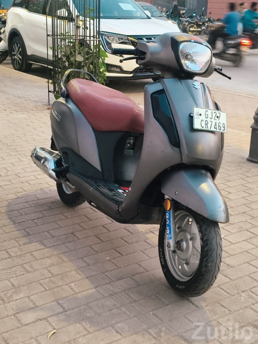 2019 Suzuki scooter in top condition - બાઇક્સ - ભેસાણ - Image 2
