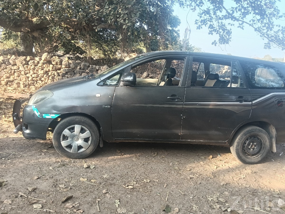 Toyota Innova 2.5 G 2005 for Sale - Cars - Dharampur - Image 2