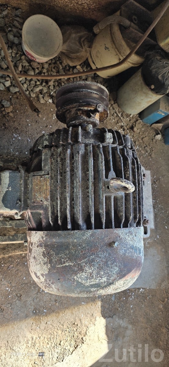 Central 16" Flour Mill with 10HP Motor - Other Industrial Items - Kalavad - Image 3
