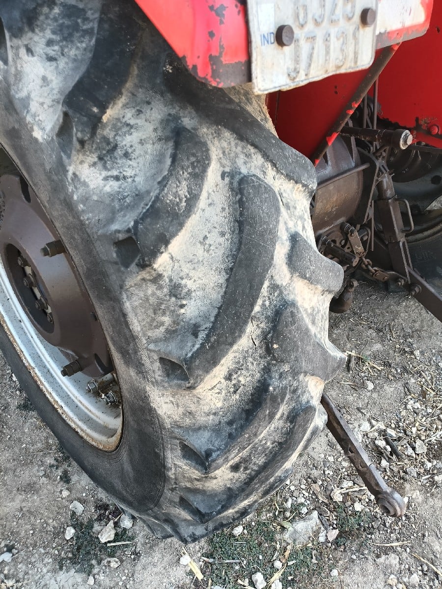 13.6-28 Tractor Tyre for Sale (Used) 13.6-28 Tractor Tyre for Sale (Used)