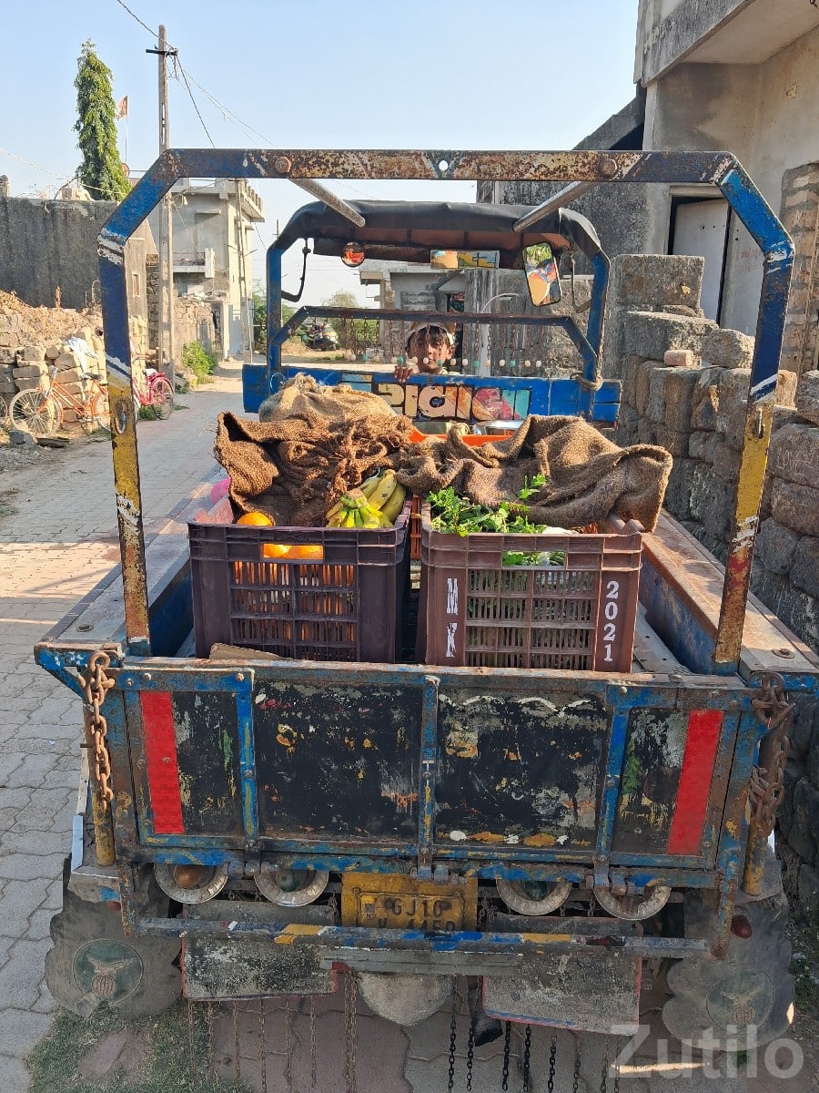 Loading Rickshaw Rental Service Junagadh