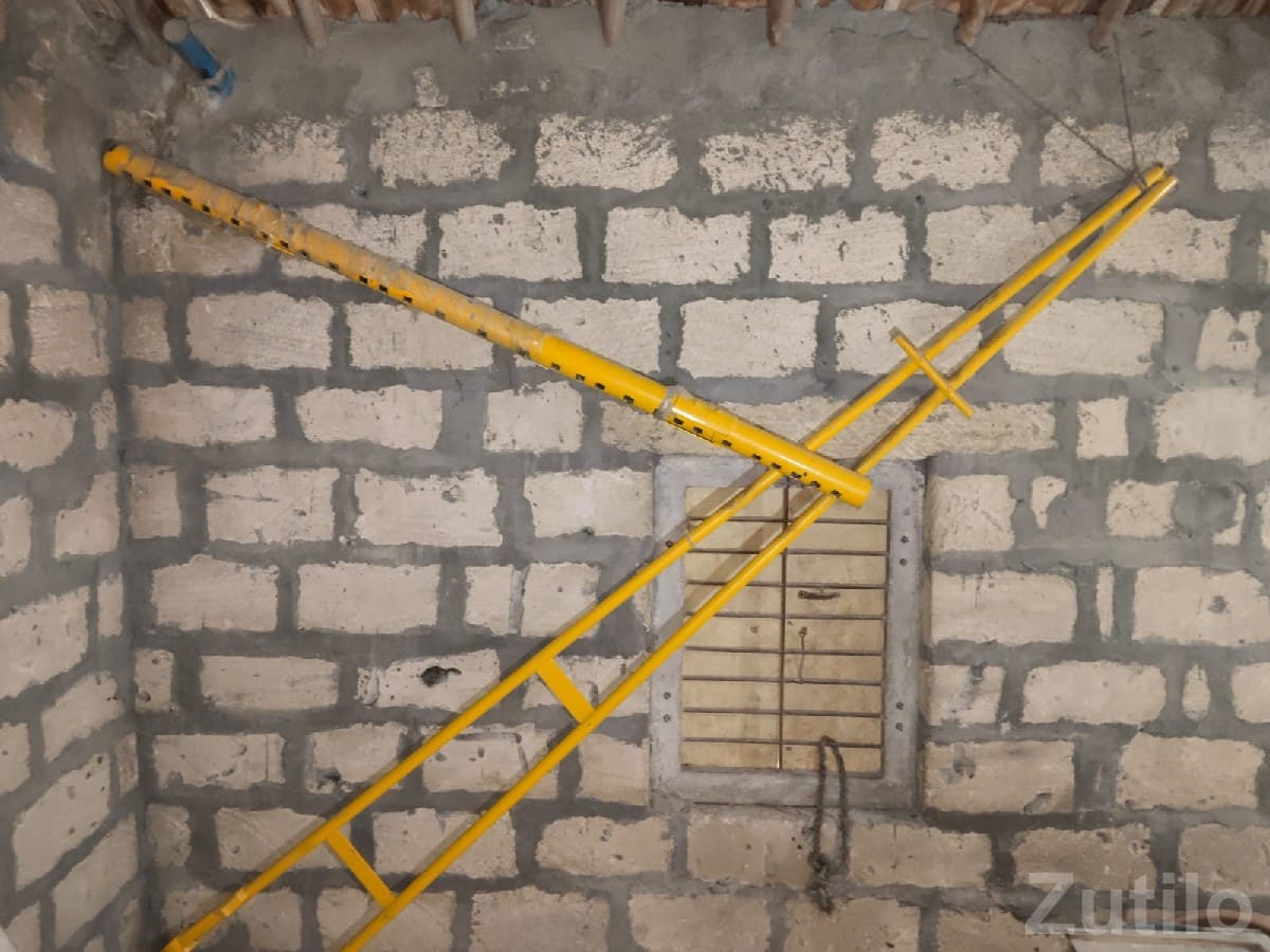 Yellow Metal Construction Support Frame - Other Industrial Items - Sutrapada - Image 3